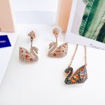 Set khuyên tai – dây chuyền thiên nga vàng hồng Swarovski (dây đeo 2 mặt, khuyên đeo 2 kiểu)