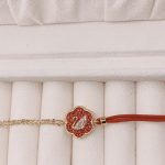 Lắc nga đỏ phiên bản đặc biệt