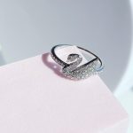 Nhẫn thiên nga trắng Swarovski – Swarovski Iconic Swan Ring White Rhodium Plated