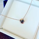 Dây chuyền Swarovski mặt khắc thiên nga – Swarovski Round Swan Design Pendant Necklace