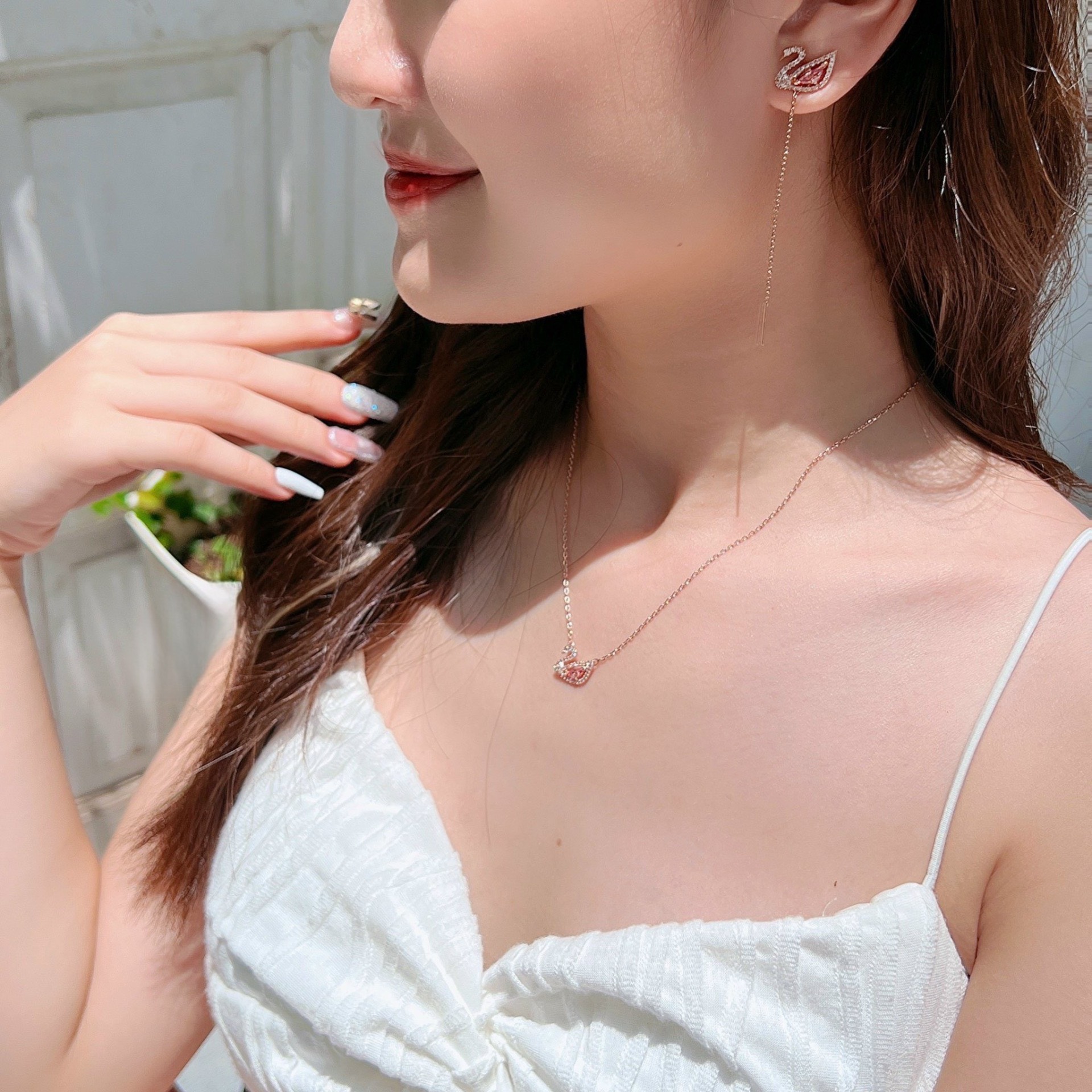 thauthentic-khuyen-nga-dazzling-hong-5_1d3b445e4df44a7ca9aaedde94a78f57.jpg